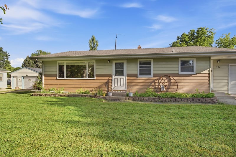 261 Dupont Ave NE, Hector, MN 55342
