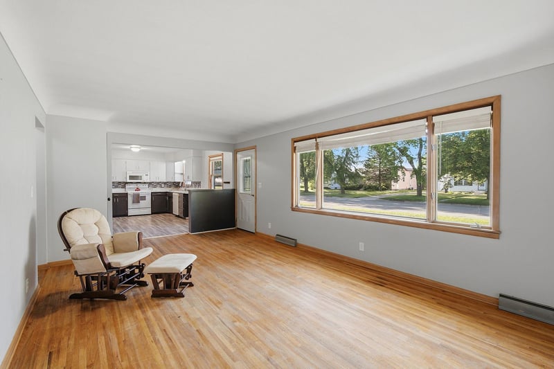 261 Dupont Ave NE, Hector, MN 55342