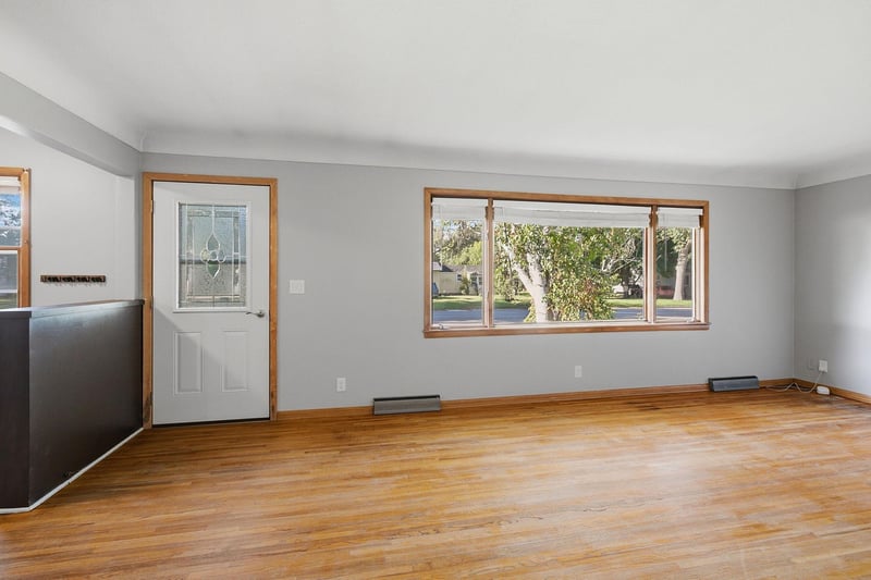 261 Dupont Ave NE, Hector, MN 55342