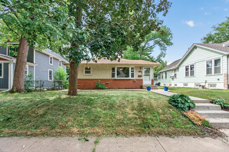 4026 6th St NE, Columbia Heights, MN 55421
