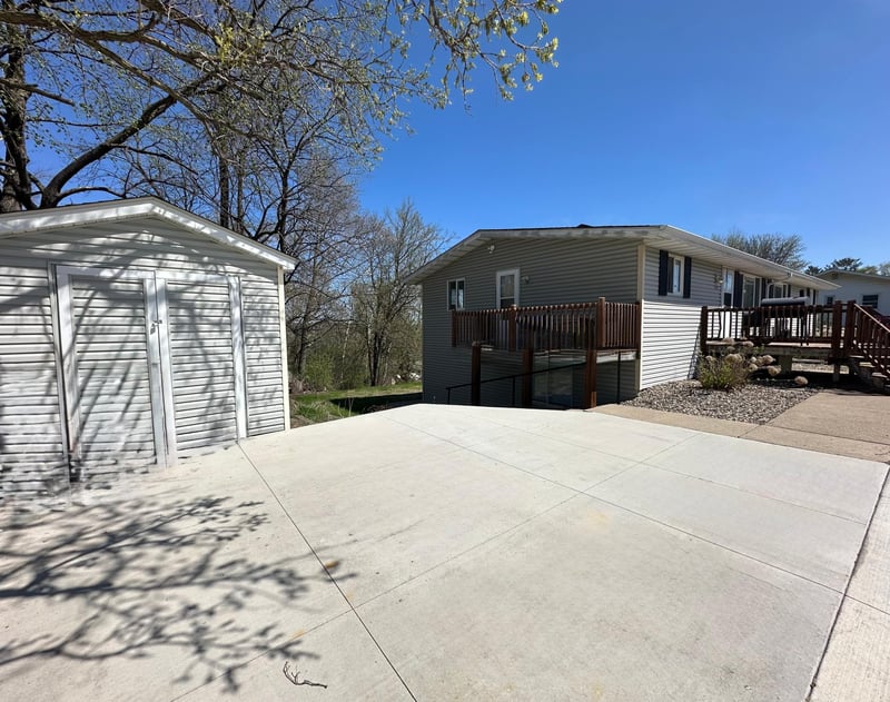 520 W State St, Belle Plaine, MN 56011