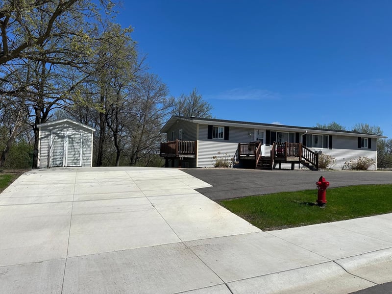 520 W State St, Belle Plaine, MN 56011