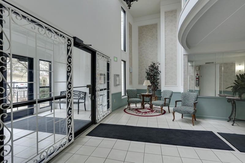 10401 Cedar Lake Rd #301, Minnetonka, MN 55305