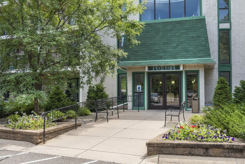 10401 Cedar Lake Rd #301, Minnetonka, MN 55305