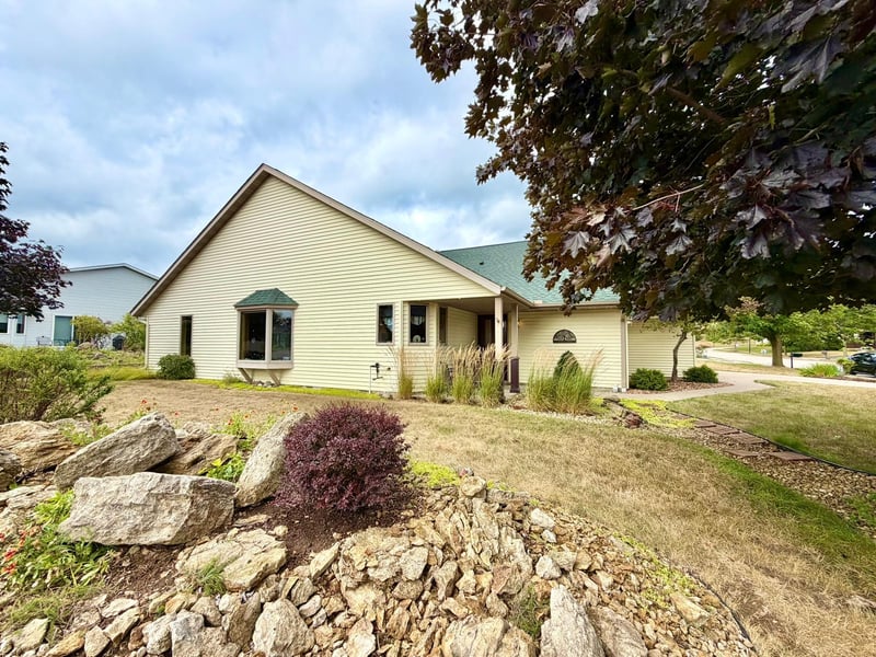 2520 Sunny Meadow Ln, Red Wing, MN 55066
