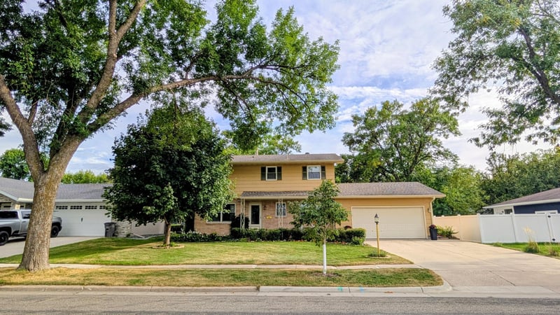 1207 22nd Ave S, Moorhead, MN 56560