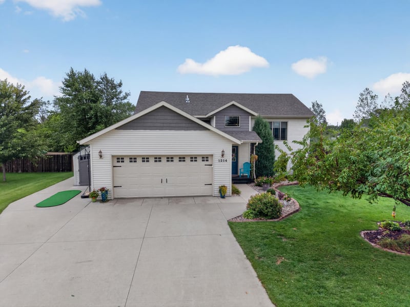 1214 6th Ave NW, Perham, MN 56573