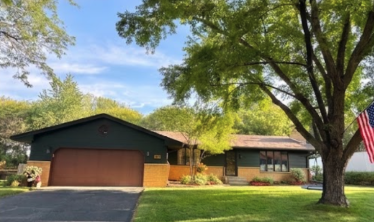 302 Heritage Cir N, Burnsville, MN 55337
