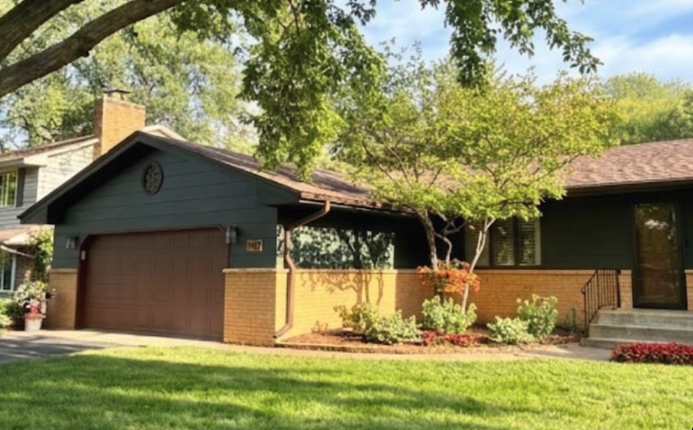 302 Heritage Cir N, Burnsville, MN 55337
