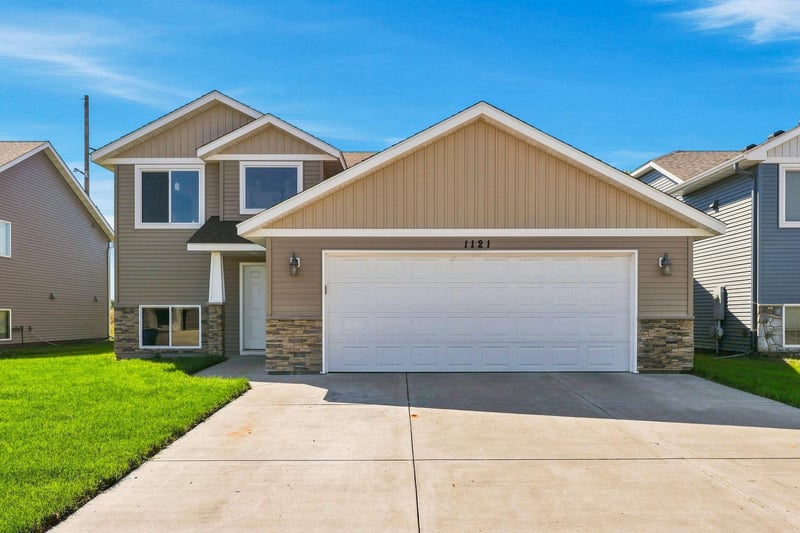 1121 Yellowstone Ave, Saint Cloud, MN 56303