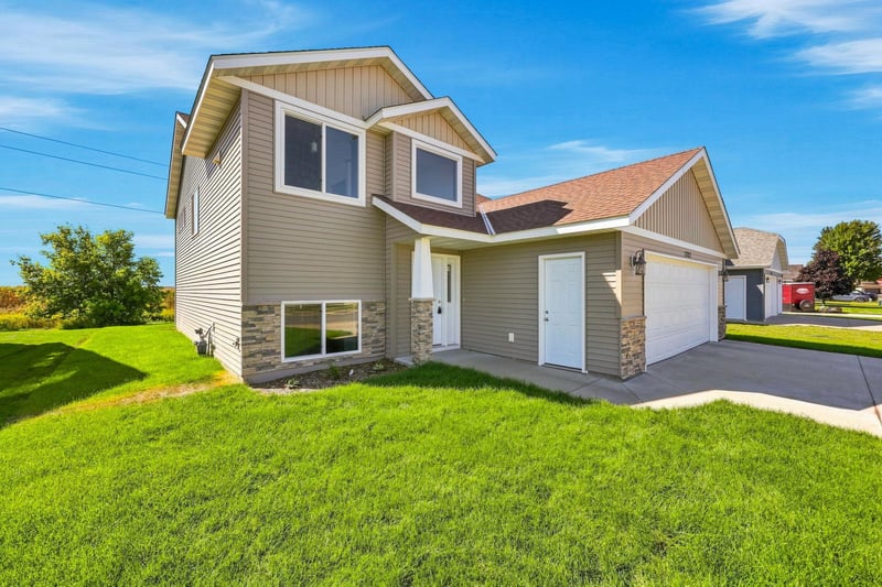 1121 Yellowstone Ave, Saint Cloud, MN 56303