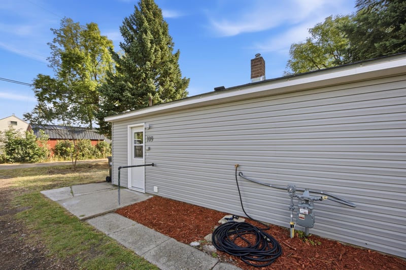 109 2nd Ave SW, Dilworth, MN 56529