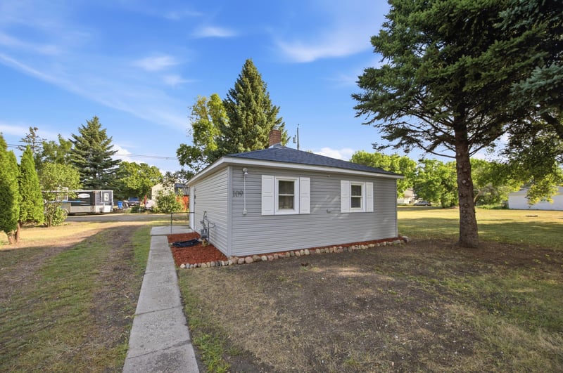 109 2nd Ave SW, Dilworth, MN 56529