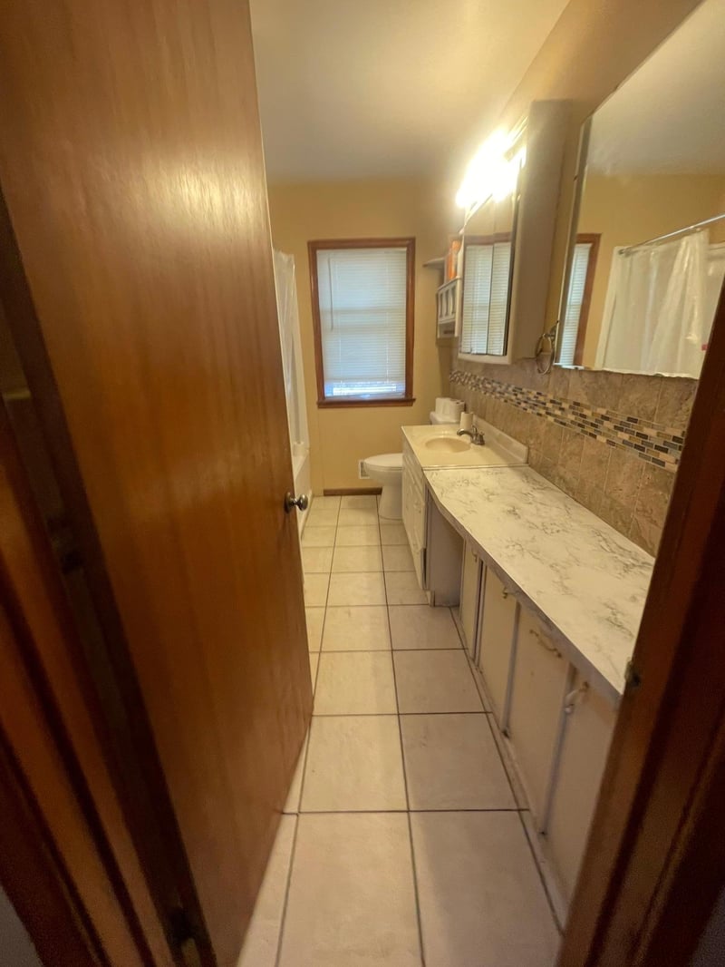 150 Roselawn Ave E, Maplewood, MN 55117