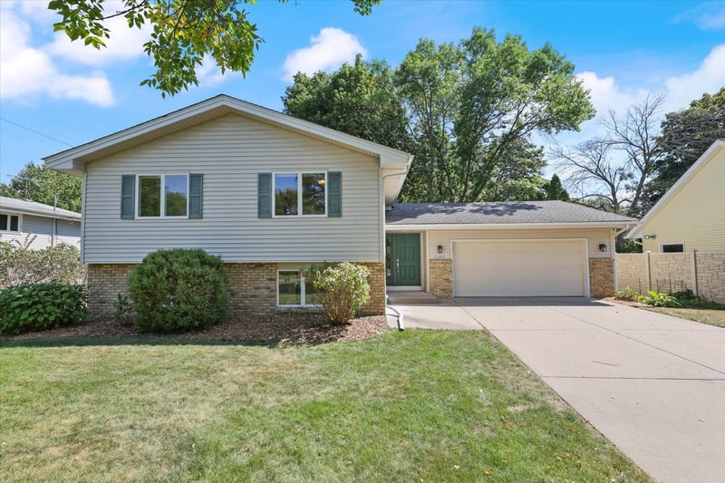 11377 Lily St NW, Coon Rapids, MN 55433