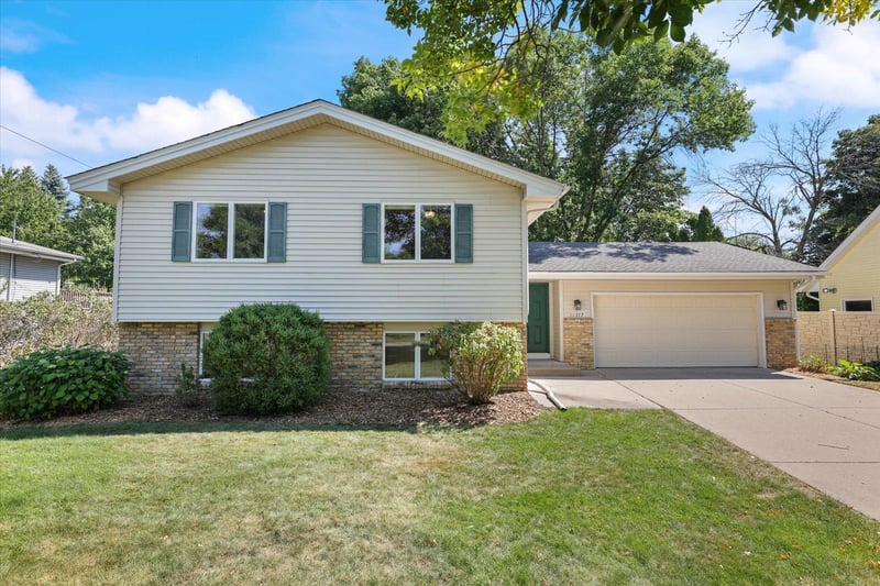 11377 Lily St NW, Coon Rapids, MN 55433