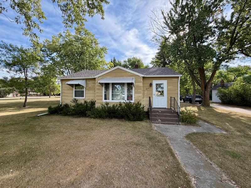214 2nd St, Hawley, MN 56549