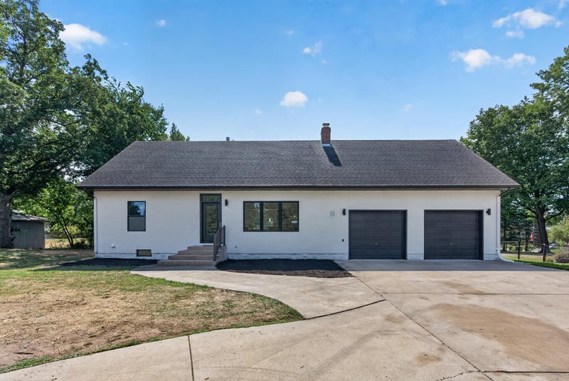 364 County Road C W, Roseville, MN 55113