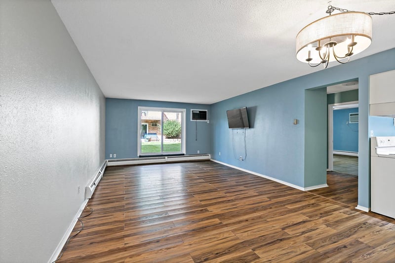7318 W 22nd St #111, Saint Louis Park, MN 55426