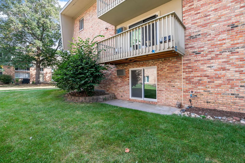 7318 W 22nd St #111, Saint Louis Park, MN 55426