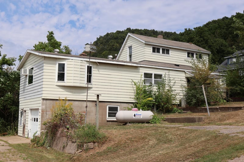 100 N 2nd St, Alma, WI 54610