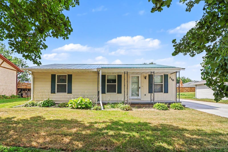 716 Conliffe Ave SW, Faribault, MN 55021