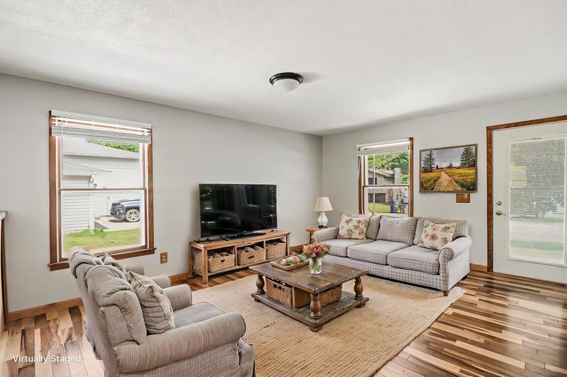 716 Conliffe Ave SW, Faribault, MN 55021