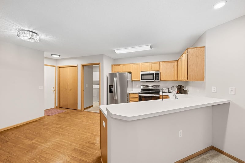 817 Greensview Ct NW, Hutchinson, MN 55350