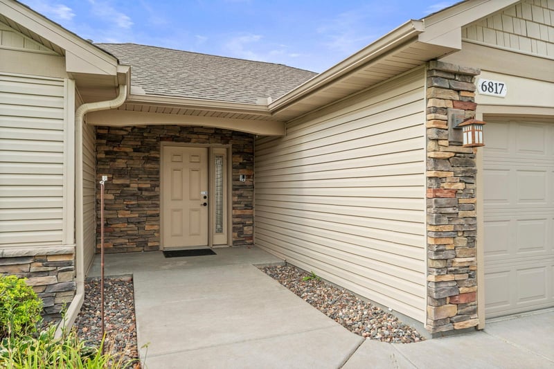6817 90th Ave N, Brooklyn Park, MN 55445