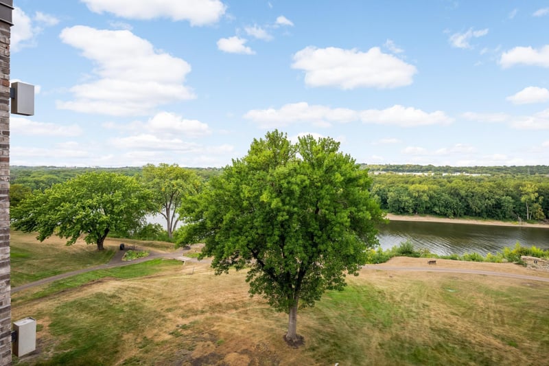 1077 Sibley Memorial Hw #605, Mendota Heights, MN 55118