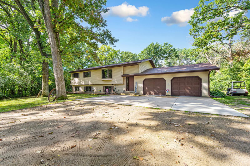 13850 Fox Lake Trl, Faribault, MN 55021