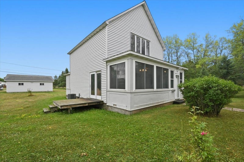 324 98th Ave W, Duluth, MN 55808
