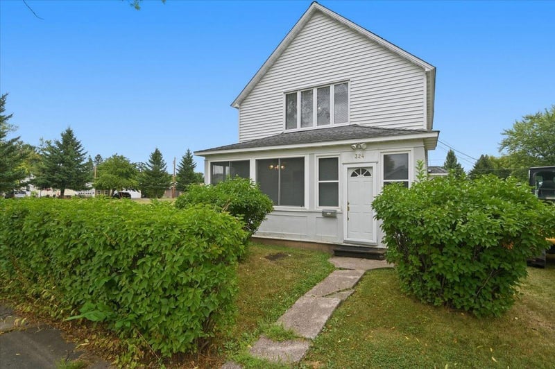 324 98th Ave W, Duluth, MN 55808