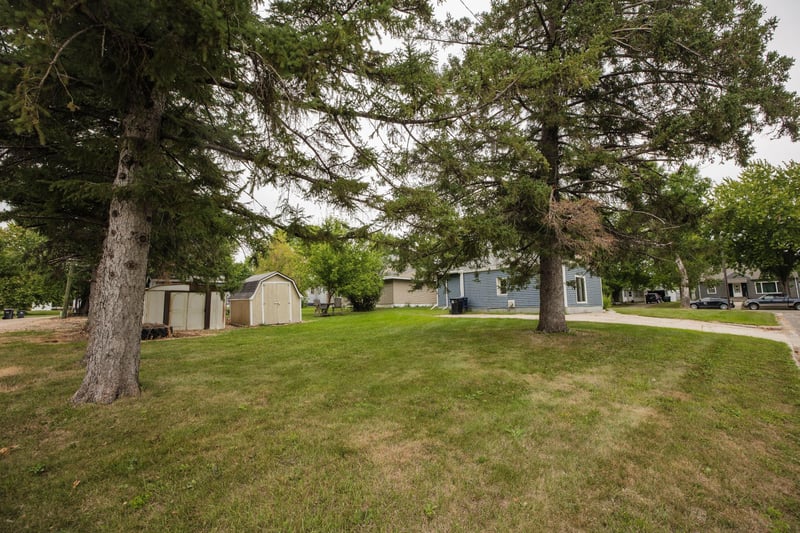22 S California Ave, Morris, MN 56267