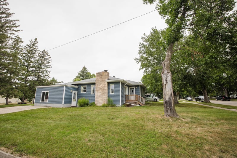 22 S California Ave, Morris, MN 56267