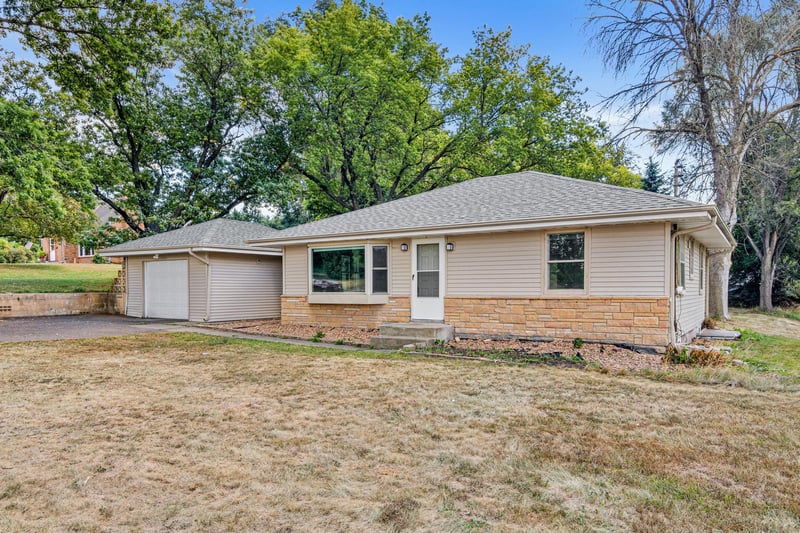 1976 Radatz Ave, Maplewood, MN 55109