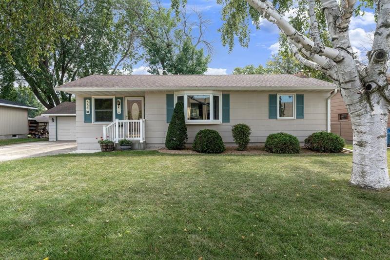555 15th St NE, Owatonna, MN 55060