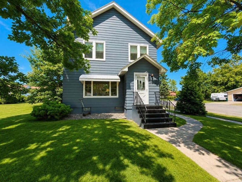 502 W 3rd Ave, Keewatin, MN 55753