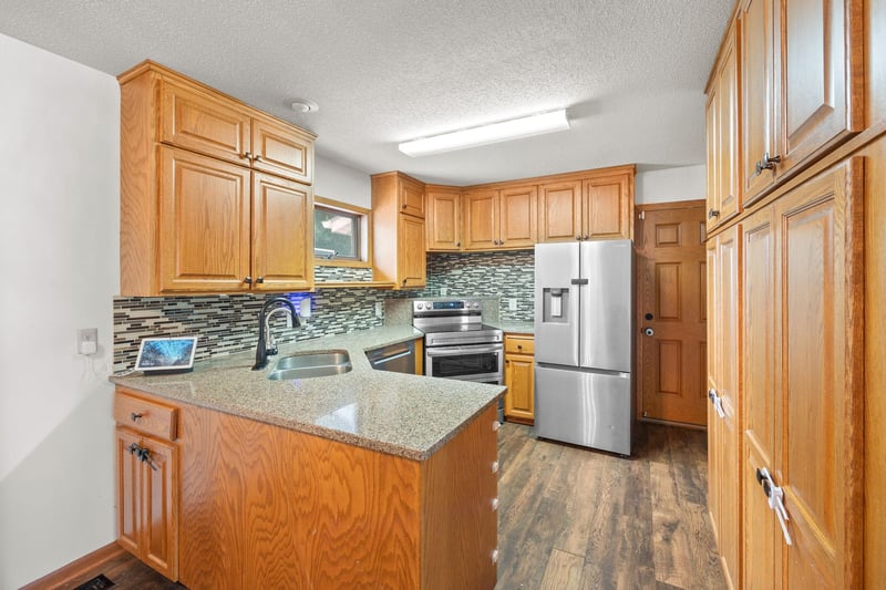 504 E Elmwood St, Arlington, MN 55307