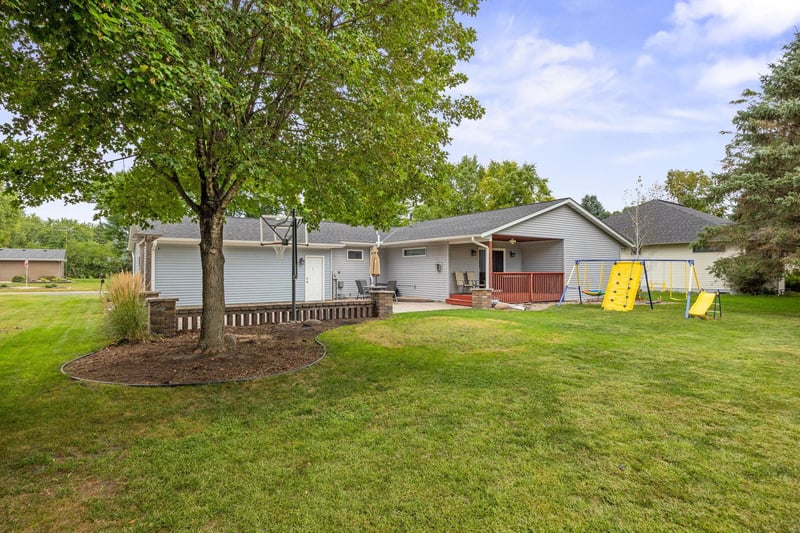 504 E Elmwood St, Arlington, MN 55307