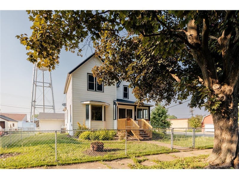 300 Irvin St, West Concord, MN 55985
