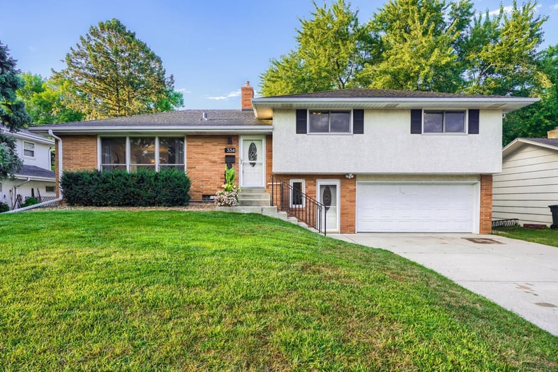 334 Edith Dr, West Saint Paul, MN 55118