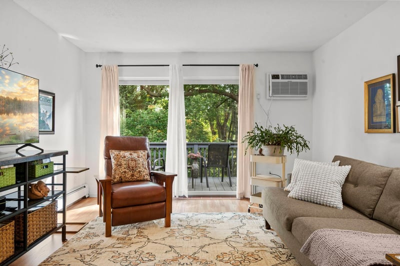 2800 Hamline Ave N #311, Roseville, MN 55113
