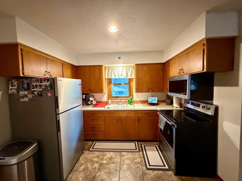 1018 N Elm St, Luverne, MN 56156
