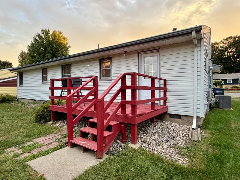 1018 N Elm St, Luverne, MN 56156