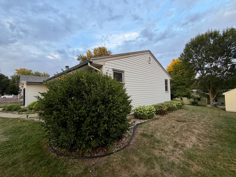1018 N Elm St, Luverne, MN 56156