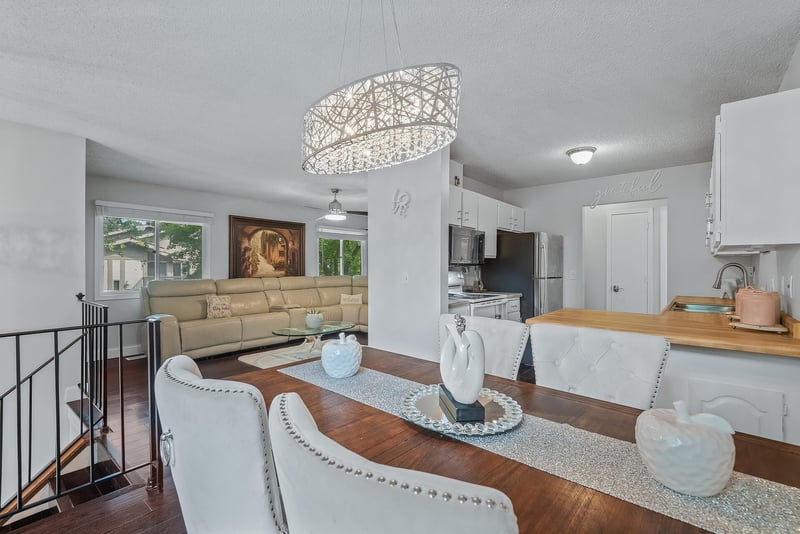9535 Hartford Cir, Eden Prairie, MN 55347