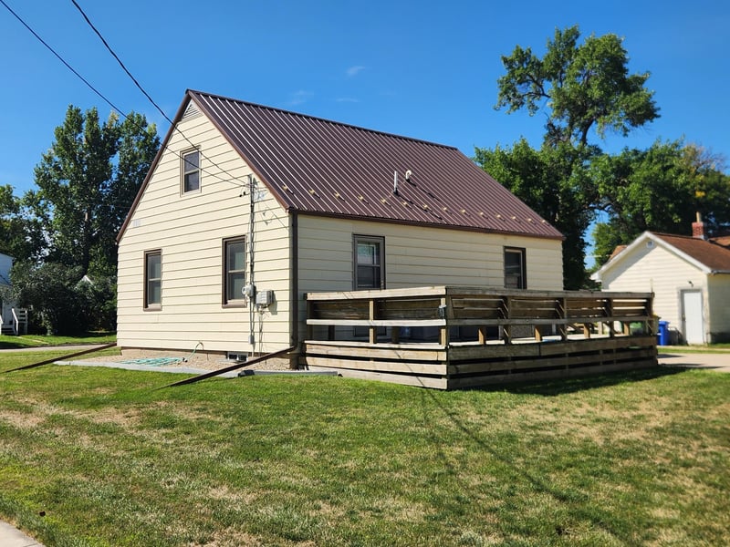 821 3rd St SE, Pipestone, MN 56164