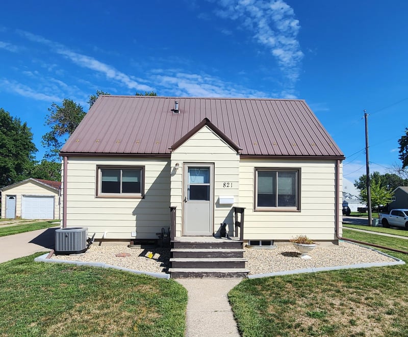 821 3rd St SE, Pipestone, MN 56164