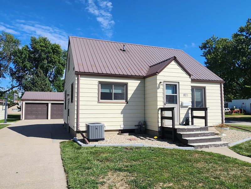 821 3rd St SE, Pipestone, MN 56164